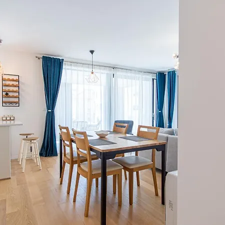 Ledeno Luxury سبليت