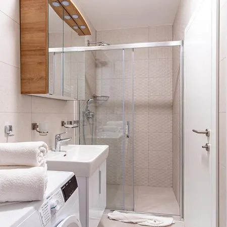 Ledeno Luxury شقة سبليت