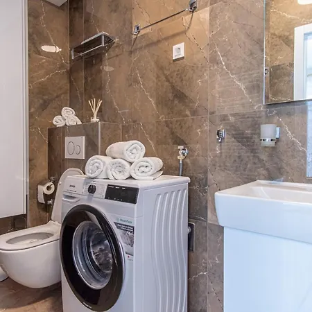 Ledeno Luxury